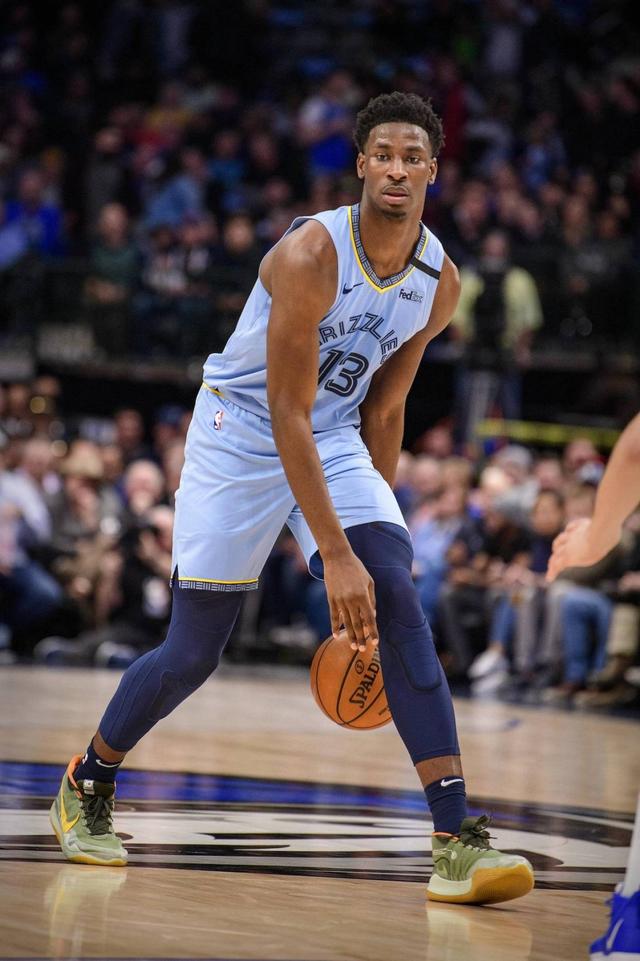 包含窗口期德甲传出新动向，洛杉矶湖人防线松动，管理层表态：气氛紧张，球队文化再被提及的词条