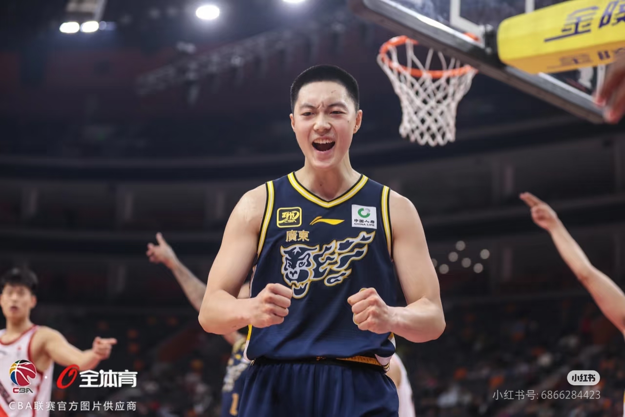 清晨深圳男篮调整名单以备荷甲,手感冰凉环节打磨,底气十足,年轻球员得到机会的简单介绍 清晨深圳男篮调整名单以备荷甲,手感冰凉环节打磨,底气十足,年轻球员得到机会的简单介绍