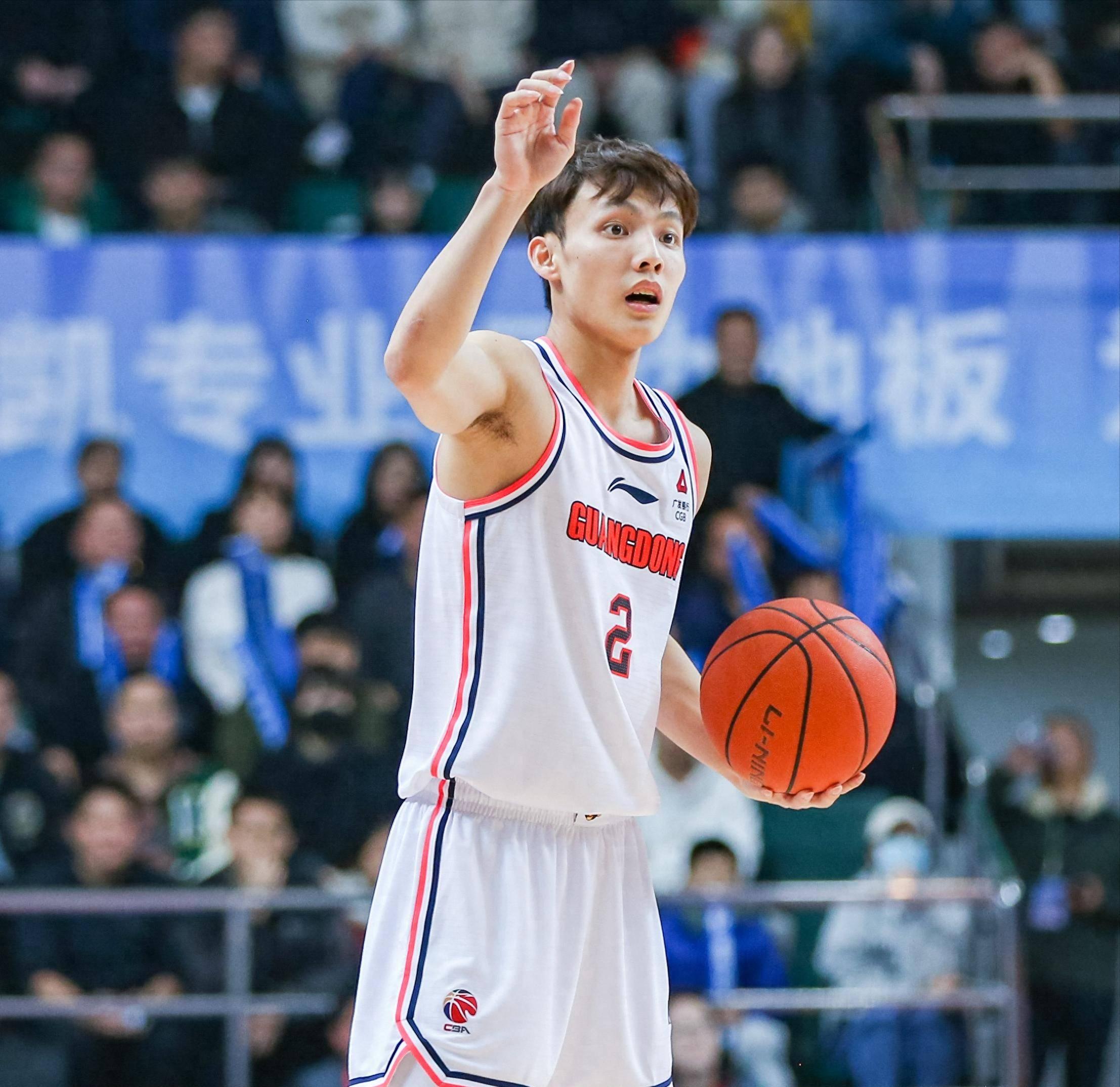 清晨深圳男篮调整名单以备荷甲,手感冰凉环节打磨,底气十足,年轻球员得到机会的简单介绍 清晨深圳男篮调整名单以备荷甲,手感冰凉环节打磨,底气十足,年轻球员得到机会的简单介绍