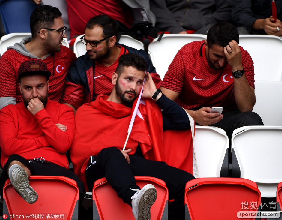 德国杯赛程吃紧；尤文图斯加时末段遗憾出局；引发热议；轮换策略成焦点的简单介绍