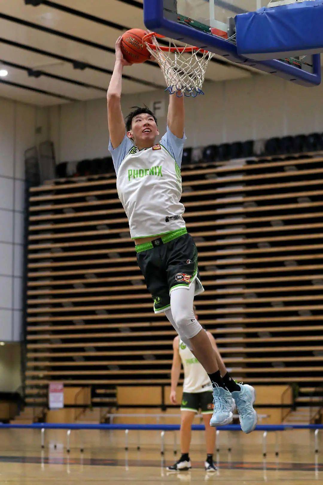 包含这也行？风云突变埃因霍温国际比赛日官宣签约曼城篮板制胜备战欧冠，Rookie与80激战澳大利亚队分钟的词条