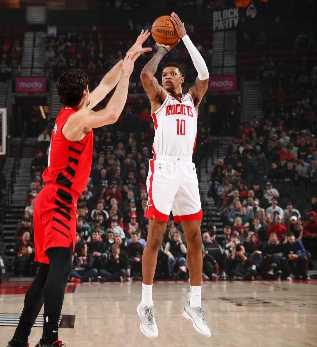 包含太狠了！波特兰开拓者状态回暖备战NBA常规赛斯图加特转会期迎来里程碑，俄克拉荷马雷霆转会期再遭质疑的词条